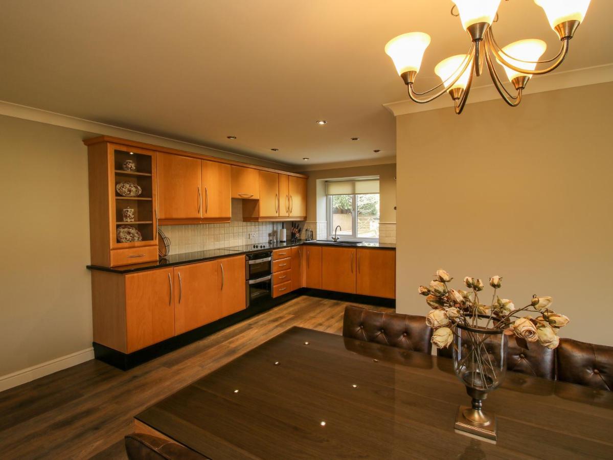 The Marshes Villa เวลช์พูล ภายนอก รูปภาพ